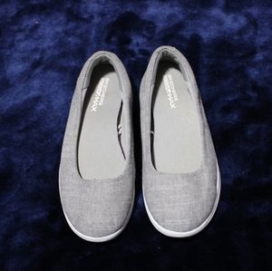Skechers slip on Flats sneakers size 6